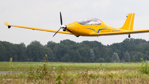 Das E-Flugzeug "Elektra Trainer". © dpa-Bildfunk Foto: Julian Stratenschulte