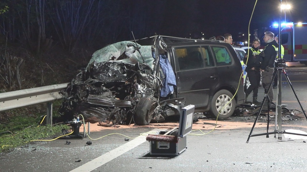 Unfall Auf B72 In Emstek: Drei Tote, Acht Verletzte | NDR.de ...