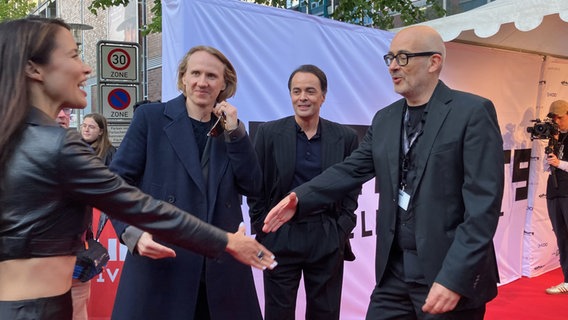 Regisseur Florian Frerichs auf dem roten Teppich des Filmfestes Oldenburg. © NDR Foto: Kristin Hunfeld