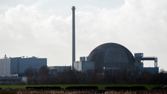 Das Kernkraftwerk Unterweser wurde stillgelegt und wird seit 2018 zurückgebaut. © picture alliance/dpa Foto: Hauke-Christian Dittrich