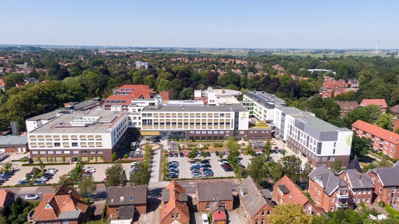 Das Klinikum Leer von oben. Nun soll hier noch ein Anbau entstehen. © Klinikum Leer 