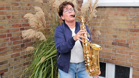 Dieses Saxophon hat die KGS für das Schulorchester bekommen. © Bürgerstiftung 