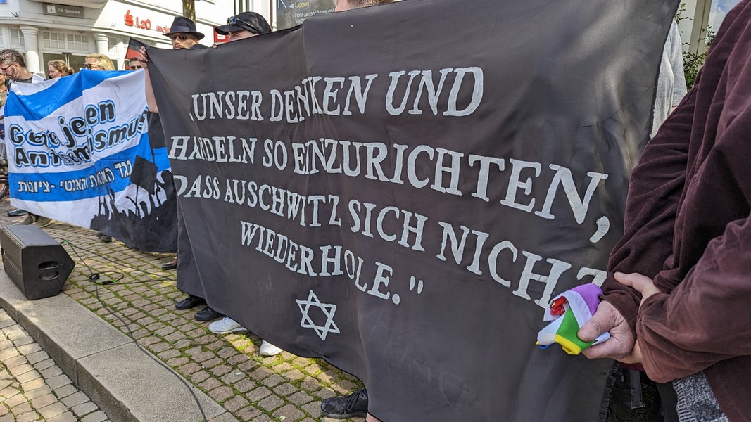 Demonstration Nach Anschlag Auf Synagoge In Oldenburg Ndr De