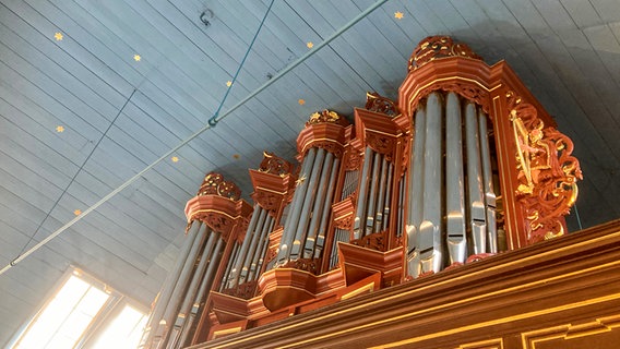 Die Gloger-Orgel in Otterndorf nach ihrer Restaurierung. © NDR Foto: Jörn Pietschke