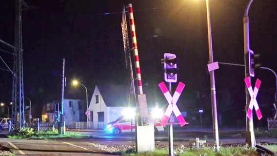 Unfallstelle: An einem Bahnübergang in Osterholz-Scharmbeck ist ein 55-Jähriger von einem Zug erfasst und tödlich verletzt worden. © NonstopNews 