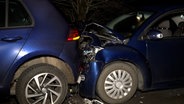 Zwei Auto nach einem Auffahrunfall bei Ovelgönne © Nord-West-Media TV 