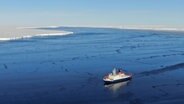Das Forschungsschiff Polarstern auf dem Meer. © picture alliance Foto: Ralph Timmermann