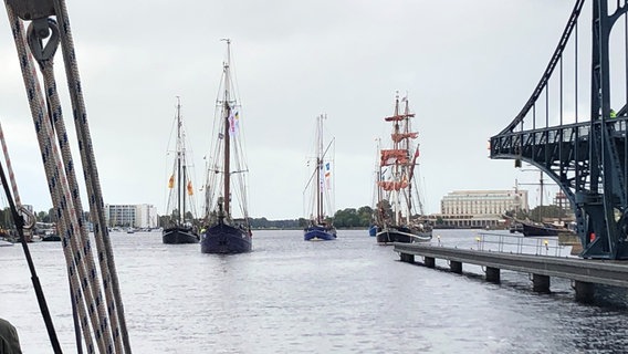 Segelschiffe beim Sailing Cup in Wilhelmshaven. © NDR Foto: Jutta Przygoda