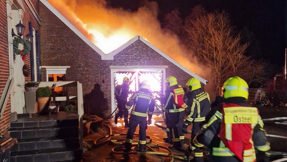 Brand einer Scheune in Osteel (Landkreis Aurich). © Kreisfeuerwehrverband Aurich e. V. 