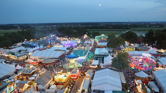 Nach sechs Tagen ist der Stoppelmarkt in Vechta zu Ende gegangen. © Markus Hibbeler/dpa Foto: Markus Hibbeler/dpa