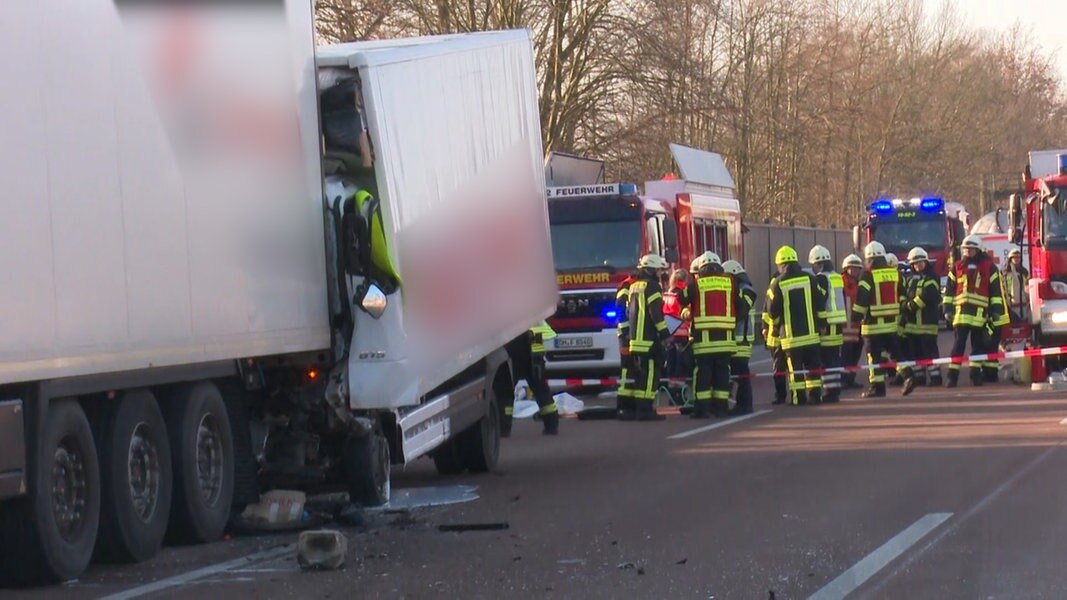 Lkw-Fahrer Stirbt Bei Unfall Auf A1 | NDR.de - Nachrichten ...