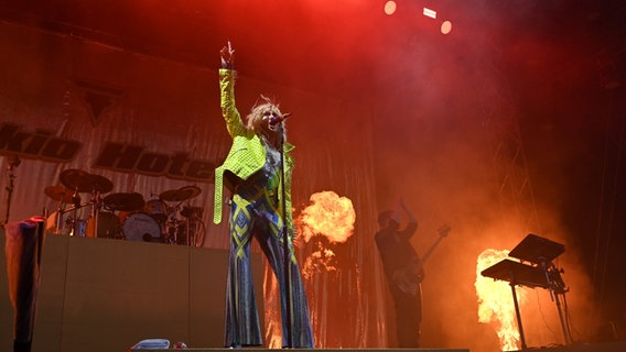 Die Band Tokio Hotel steht beim Deichbrand Festival 2023 auf der Bühne. © dpa Foto: Lars Penning