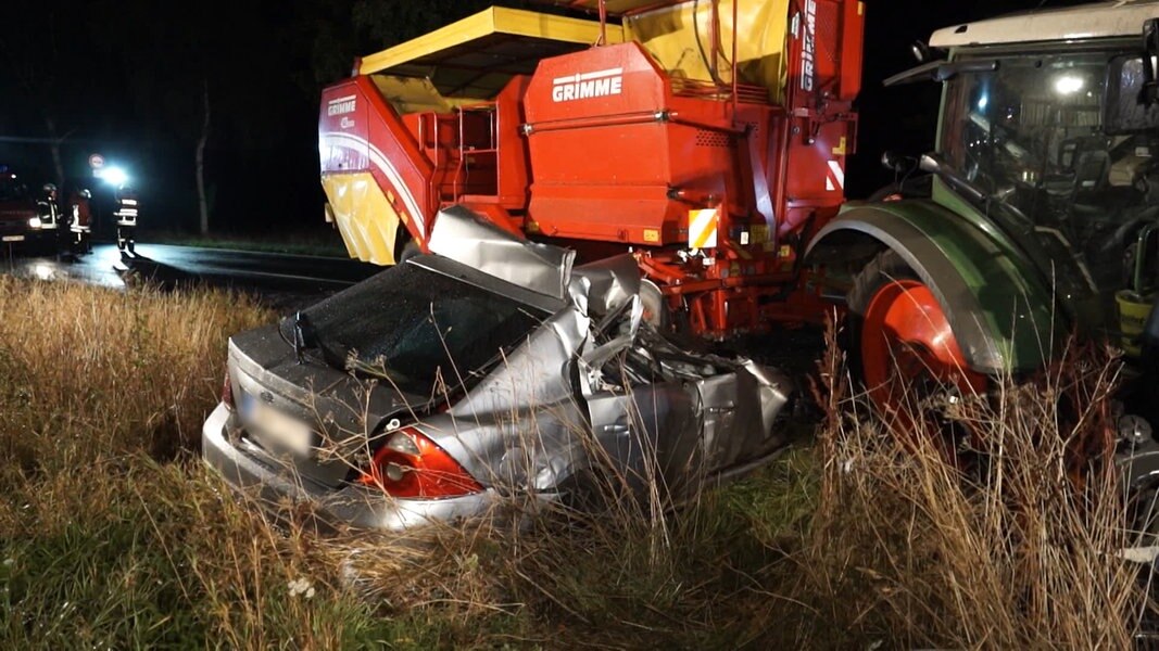 Pkw Fährt Frontal Gegen Traktor - Beifahrer Stirbt | NDR.de ...