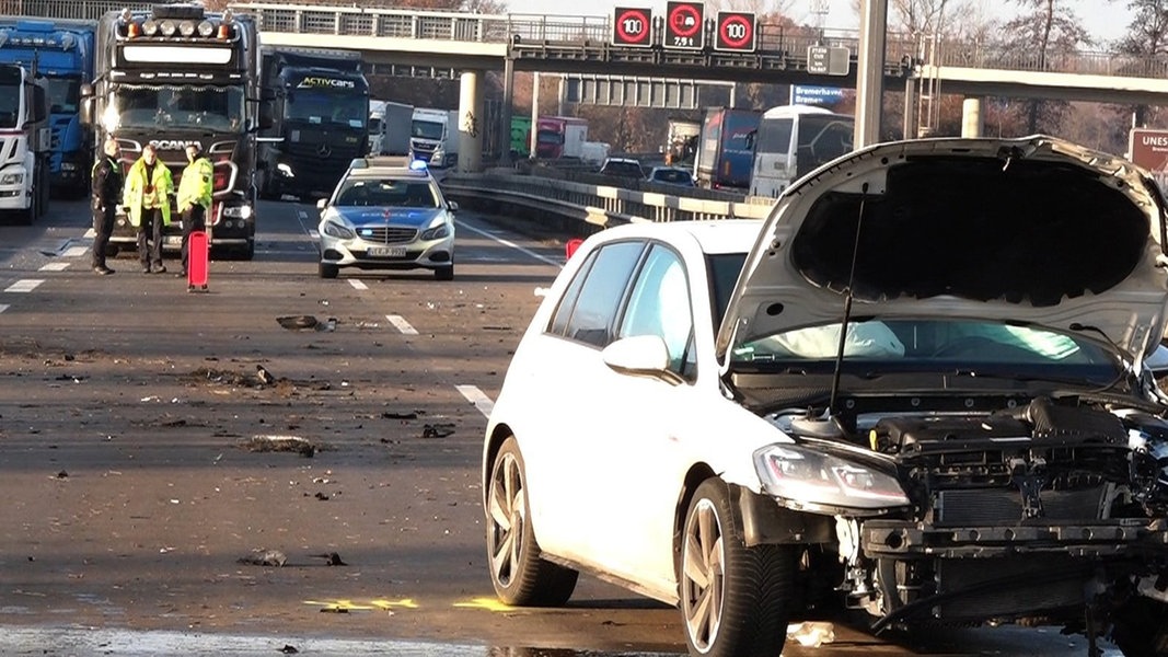 Unfall Mit Drei Schwerverletzten - Fahrer Ohne Führerschein | NDR.de ...