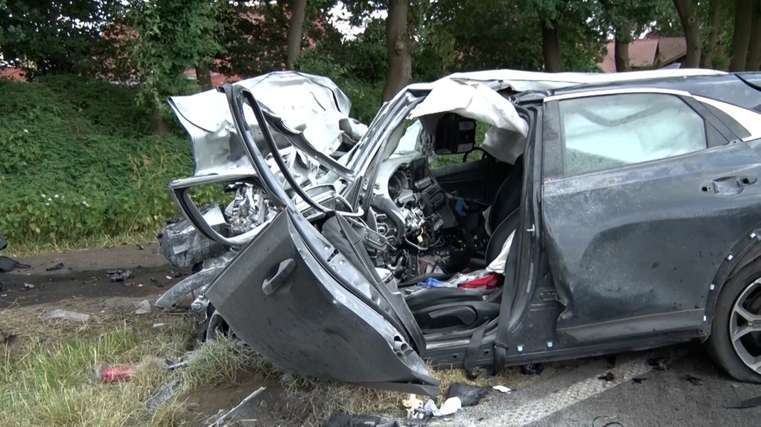 19-jährige Autofahrerin Stirbt Nach Unfall In Lastrup | NDR.de ...