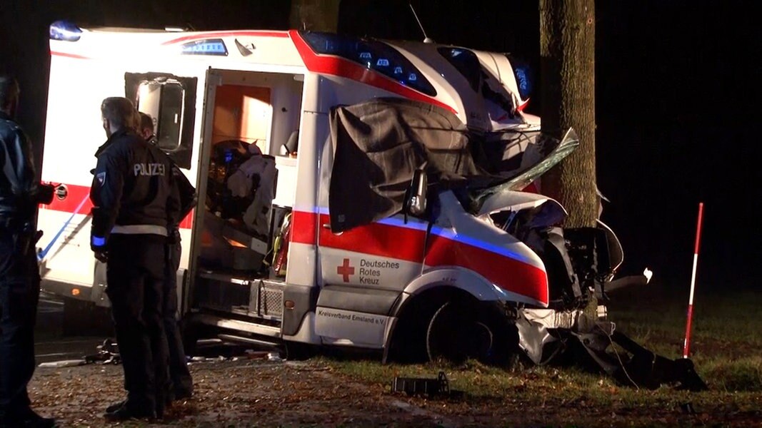 3 Tote bei Unfall mit Kranken·wagen | NDR.de - Fernsehen - Service