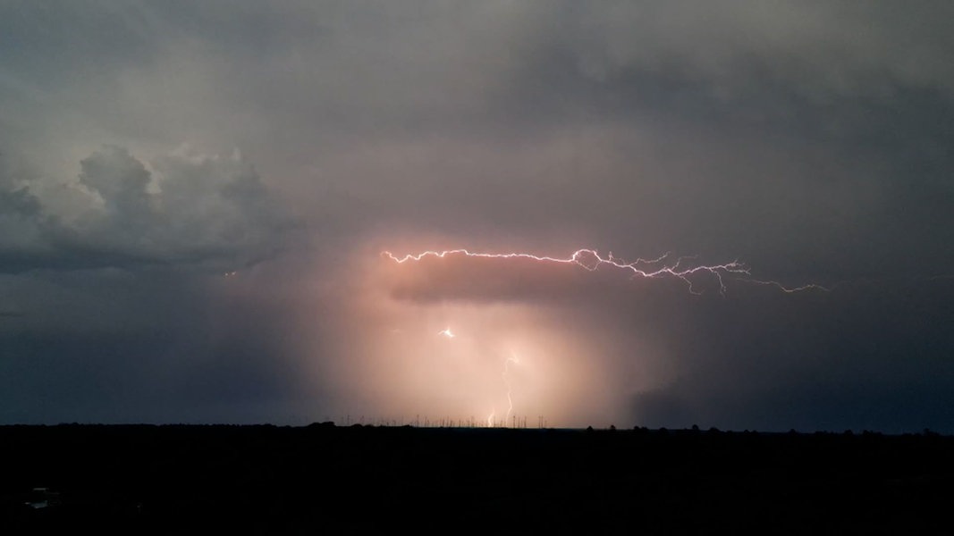 Unwetter im Norden: Es bleibt heute gewittrig