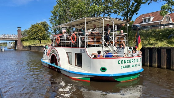 Bei "WattenSail" in Calorinensiel fährt ein Boot auf dem Wasser. © NDR Foto: Olaf Kretschmer