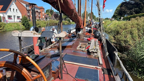 Bei "WattenSail" in Calorinensiel fährt ein Boot auf dem Wasser. © NDR Foto: Olaf Kretschmer