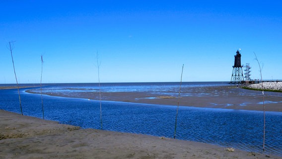 Das Leuchtturmdenkmal Obereversand an der Nordsee © NDR Foto: Reinhard Paulin