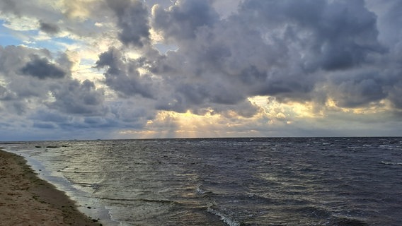 Wolken über der Nordsee. © NDR Foto: Imke König