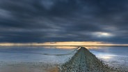 Wolken über der Nordsee bei Norddeich. © NDR Foto: Soon-Hee Lim-Teuchert