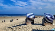 Strandkörbe am Strand von Norderney. © NDR Foto: Barbara Gehring