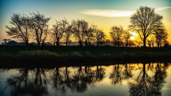 Sonnenuntergang an der großen Aue im Landkreis Diepholz © NDR Foto: Petra Quade