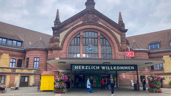 Osnabrück: Der Eingang zum Osnabrücker Bahnhof. © NDR Foto: Luzia Arlinghaus