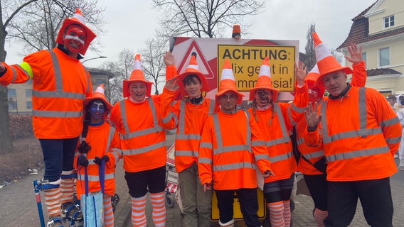 Eine Karnevalsgruppe beim Karneval in Damme. © NDR Foto: Fritzi Blömer