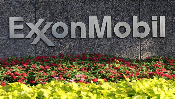 Logo von Exxon Mobil. © dpa Foto: Larry W. Smith