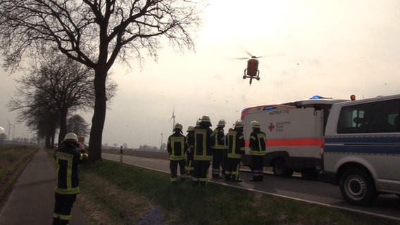 Ein Autounfall auf der Landstraße  