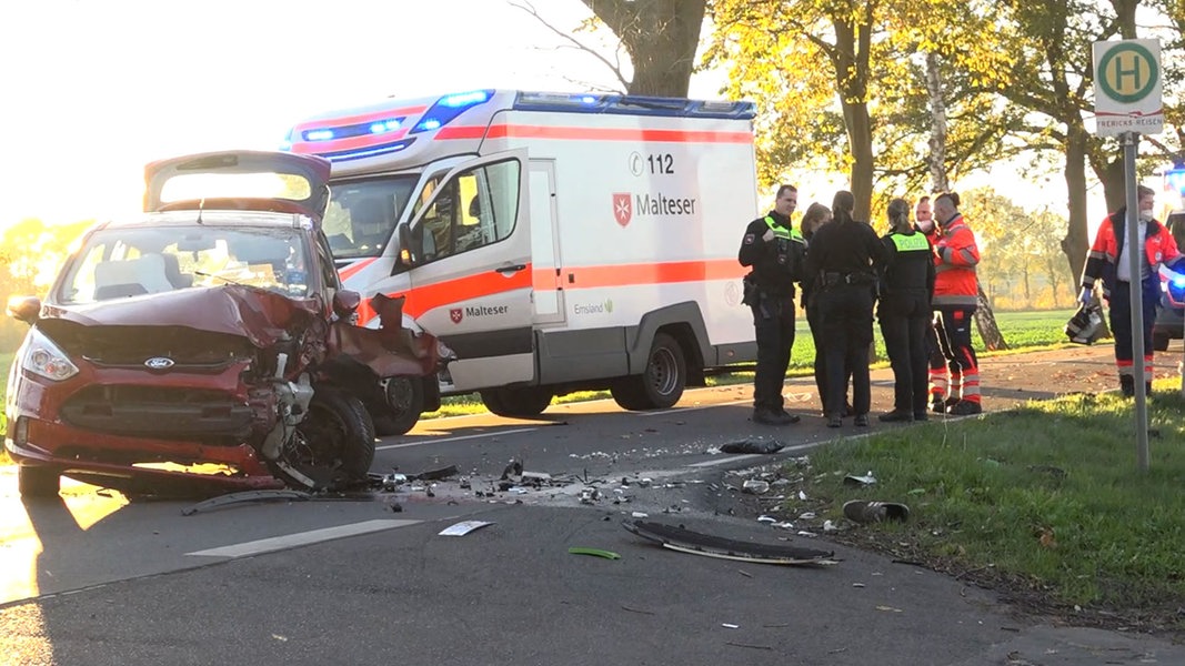 28-jähriger Motorradfahrer Stirbt Nach Zusammenstoß Mit Auto | NDR.de ...