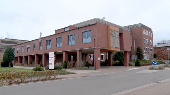 Außenansicht des Elisabeth-Krankenhauses in Thuine. © Nord-West-Media TV 