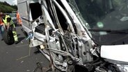 Ein Transporter nach einem Unfall auf der A30 bei Melle © Nord-West-Media TV 