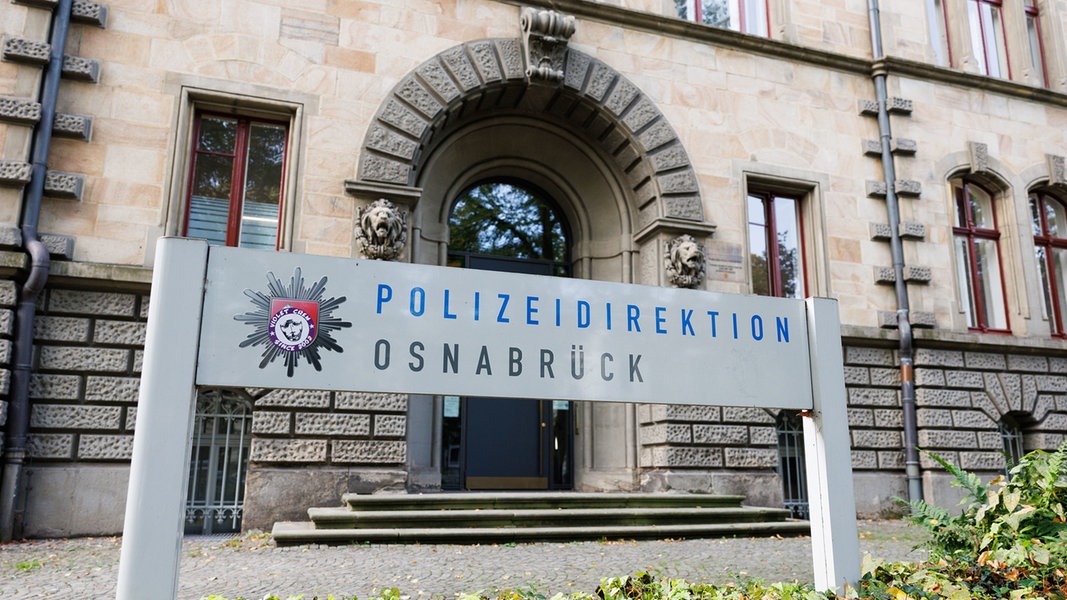 Blick auf die Polizeidirektion Osnabrück anlässlich einer Pressekonferenz von Polizei und Staatsanwaltschaft Osnabrück.
