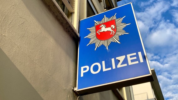 Ein Schild der Polizei in Osnabrück. © NDR Foto: Oliver Gressieker