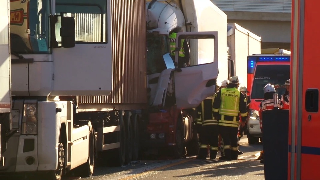 T Dlicher Lkw Unfall Auf A Bei Osnabr Ck Ndr De Nachrichten