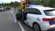 Ein Pkw und ein Kleintransporter stehen nach einer Verfolgungsjagd auf der A31. © Nord-West-Media TV 