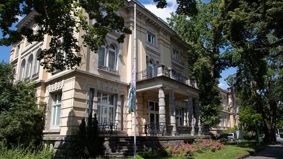 Blick auf die Villa Schlikker, in der das Museum "Die Villa_" eröffnet wurde. © picture alliance / dpa Foto: Friso Gentsch