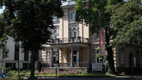 Blick auf die Villa Schlikker, in der das Museum "Die Villa_" eröffnet wurde. © picture alliance / dpa Foto: Friso Gentsch