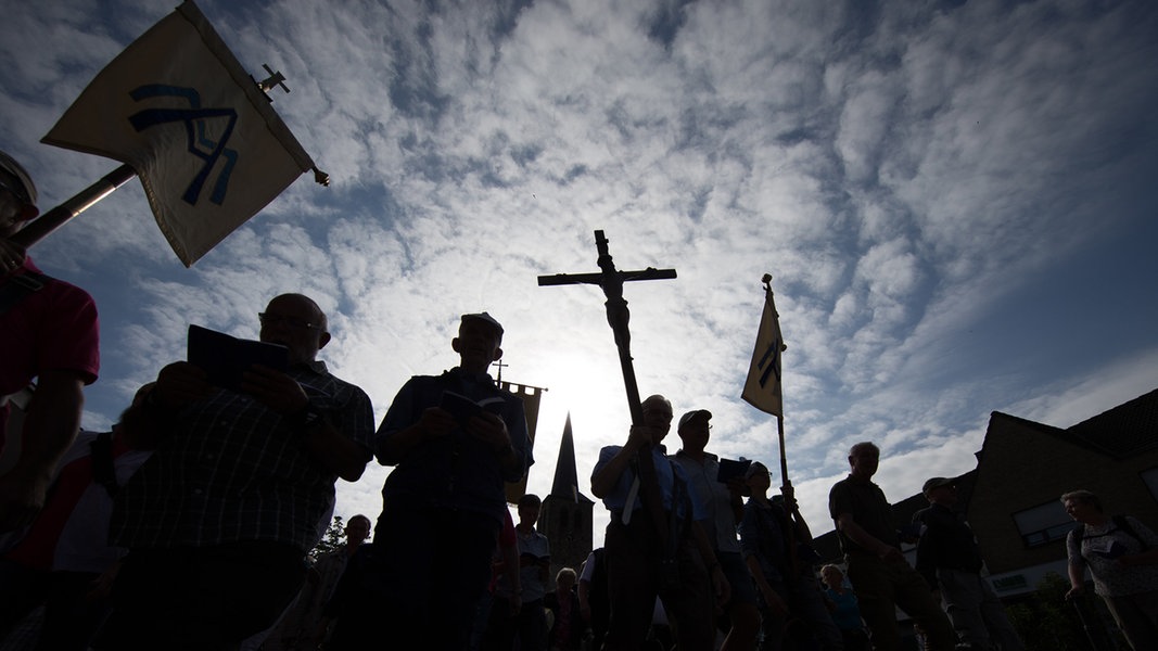 Katholische Kirche In Niedersachsen: Austritte Auf Rekordhoch | NDR.de ...