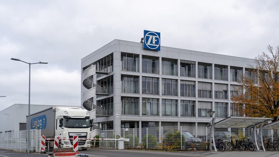 Das Werk der ZF Friedrichshafen AG in Dielingen. © picture alliance / Fotostand Foto: Fotostand / Havergo