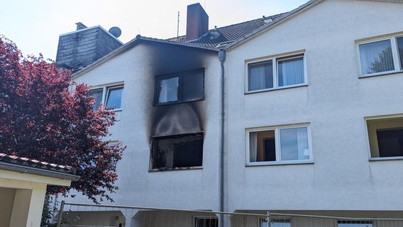 Die Fassade eines Altenheims in Oyten am Tag nach einem Brand © NDR Foto: Sebastian Duden