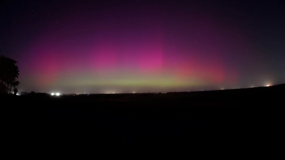 Polarlichter sind am Nachthimmel zu sehen. © Nord-West-Media TV 