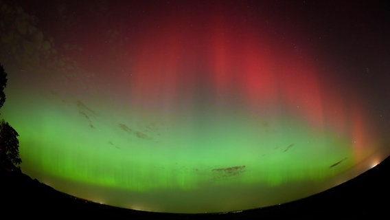 Polarlichter sind am Himmel über Wölpinghausen im Landkreis Schaumburg zu sehen. © Nord-West-Media TV 