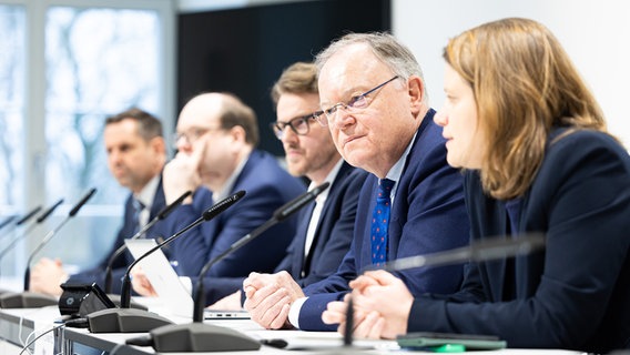 Mitglieder der niedersächsischen Landesregierung bei der Landespressekonferenz am 31.01.2023 © picture alliance/dpa Foto: Michael Matthey