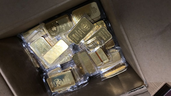 Mehrere 100-g-Goldbarren fallen als Staatserbe dem Landesamt für Bau und Liegenschaften zu. © Niedersächsisches Landesamt für Bau und Liegenschaften (NLBL) 