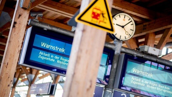 The platforms at the main train station are deserted.  © picture alliance/dpa |  Hauke ​​Christian Dittrich Photo: Hauke ​​Christian Dittrich