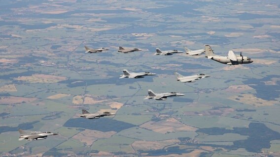 Jets fliegen in Formation. © Luftwaffe 